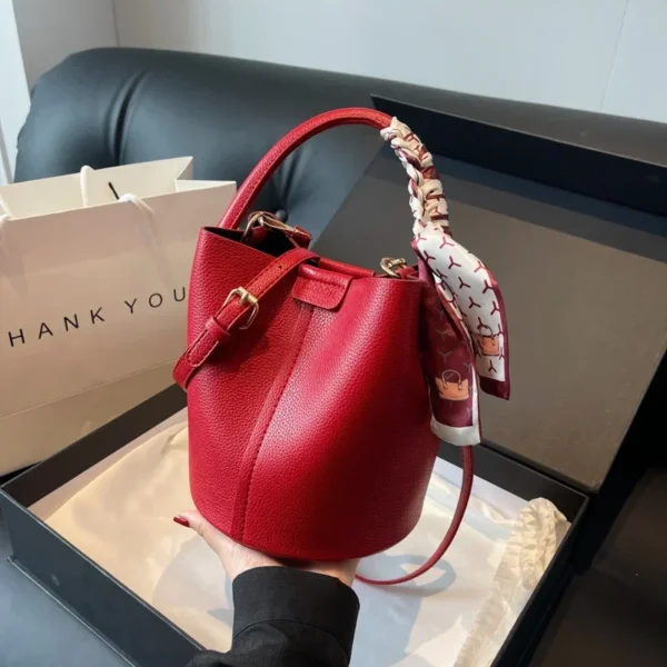 Bolsa tiracolo de material PU para mulheres, bolsa de balde versátil, bolsa pendular, moda, high-end, simplicidade, venda quente